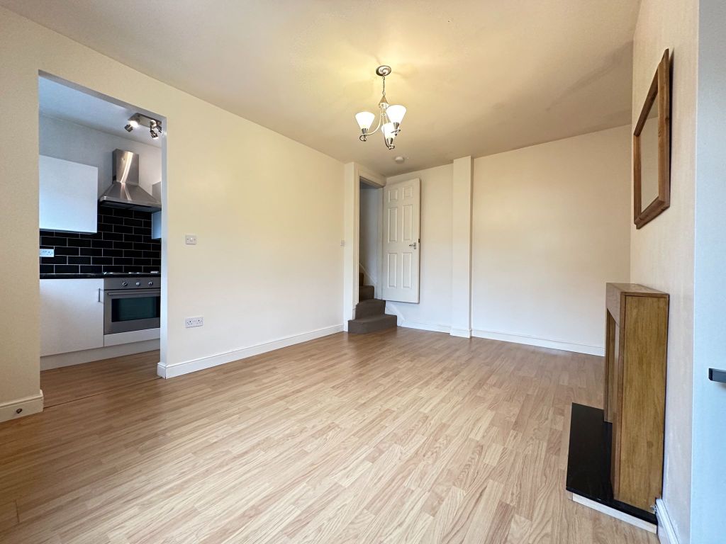 2 bed terraced house for sale in Bradford Road, Bailiff Bridge, Brighouse HD6, £135,000