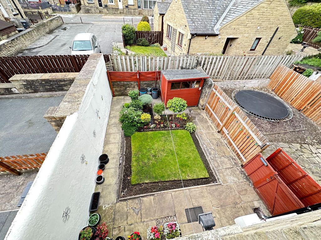 2 bed terraced house for sale in Bradford Road, Bailiff Bridge, Brighouse HD6, £135,000