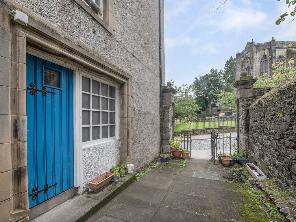 4 bed flat for sale in Broad Street, Stirling FK8, £150,000