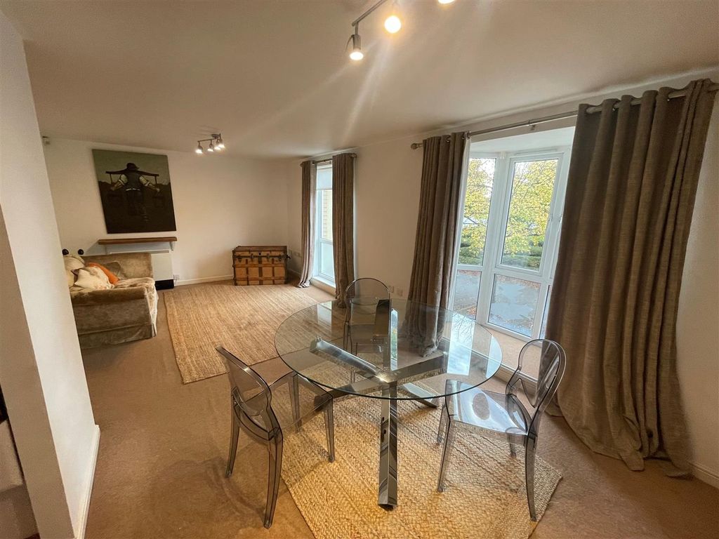 2 bed flat for sale in Rimini House, Ffordd Garthorne, Cardiff CF10, £190,000