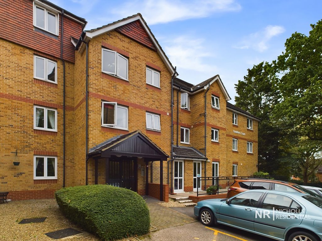 1 bed flat for sale in South Street, Epsom, Surrey. KT18, £159,950