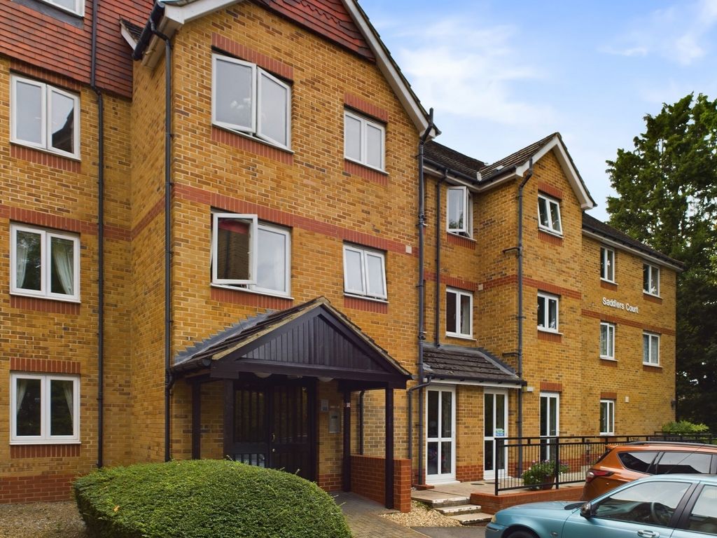 1 bed flat for sale in South Street, Epsom, Surrey. KT18, £159,950