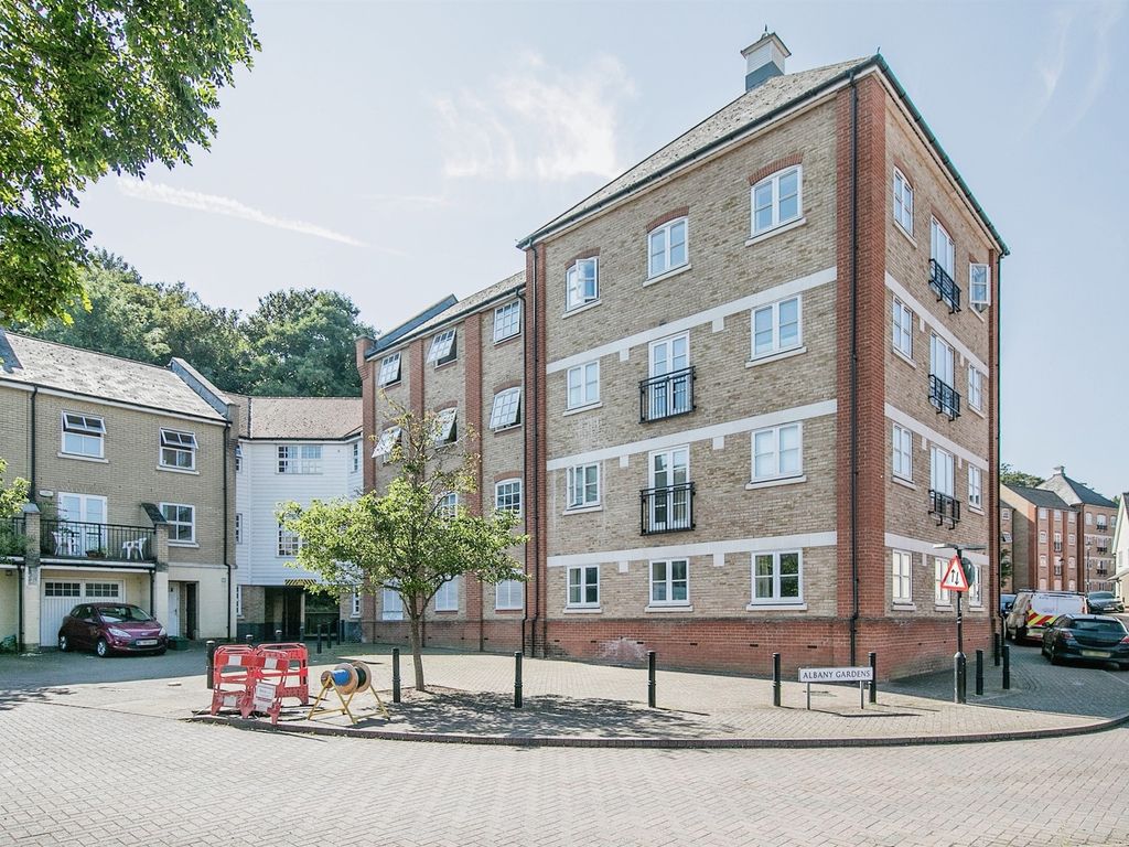 2 bed flat for sale in Albany Gardens, Colchester CO2, £170,000