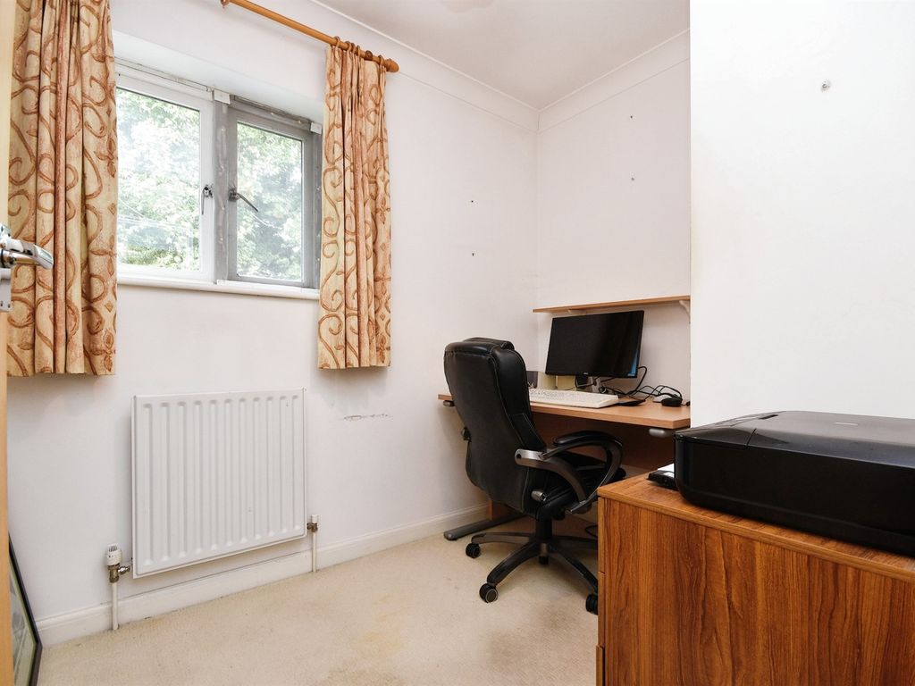 3 bed flat for sale in Bradford Street, Chelmsford CM2, £325,000