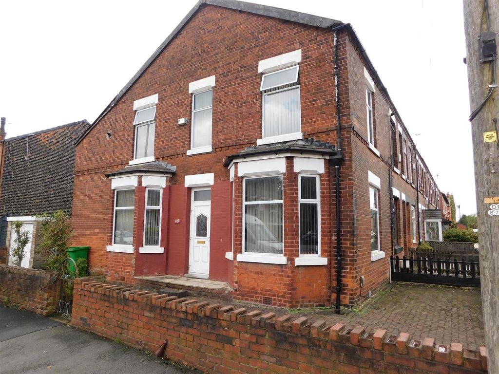 2 bed end terrace house for sale in Northfield Road, Manchester M40, £140,000