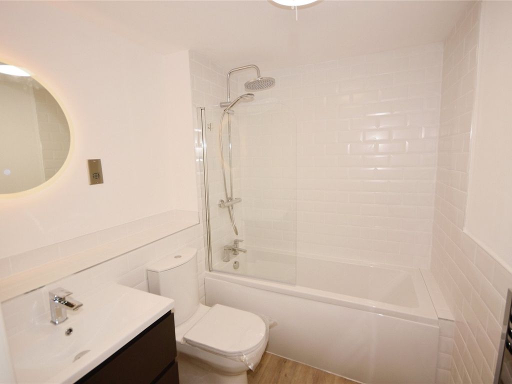 2 bed flat for sale in Chantry Close, London SE2, £270,000