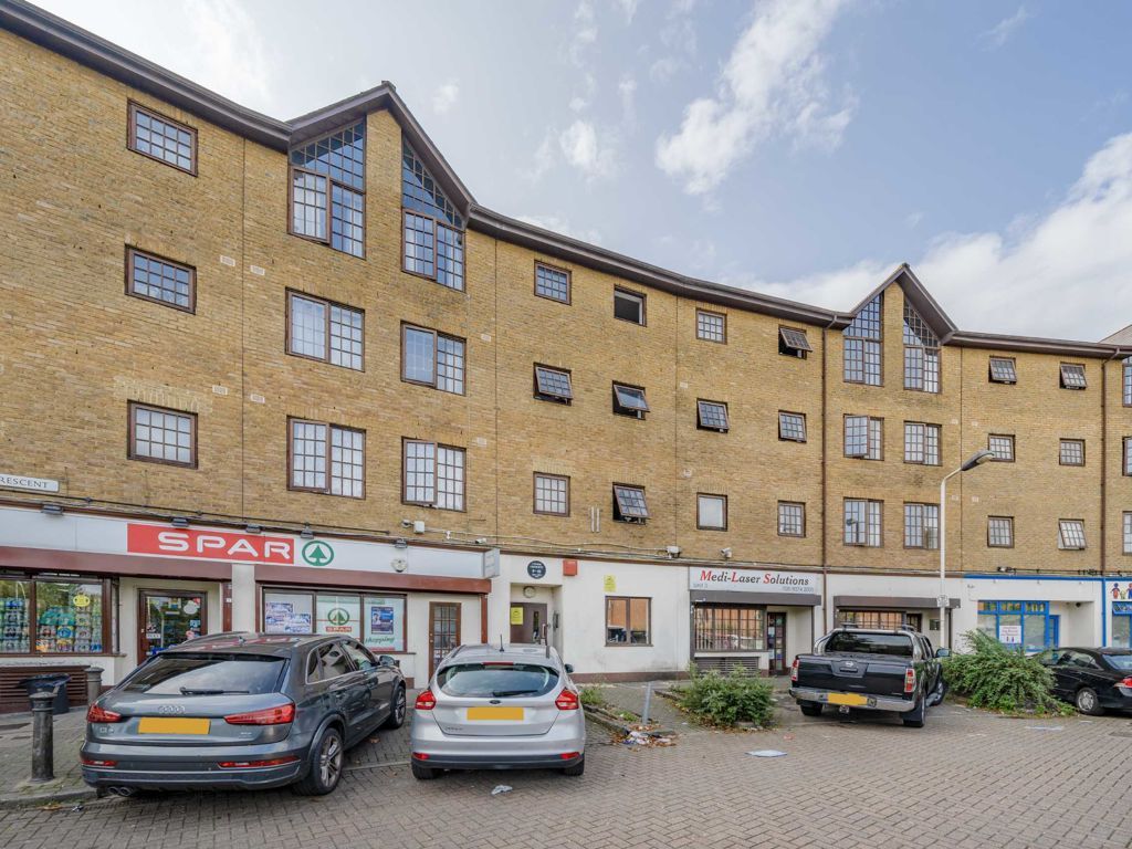 2 bed flat for sale in Comer Crescent, Southall UB2, £288,808