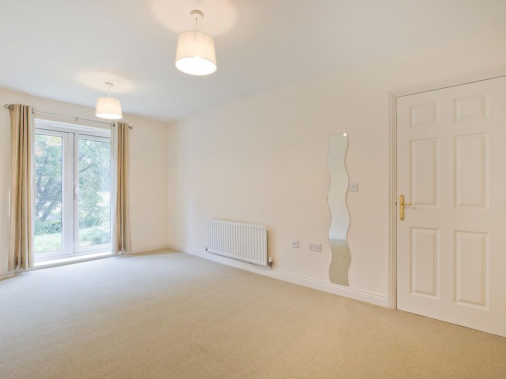 2 bed flat for sale in Low Beck, Ilkley LS29, £165,000