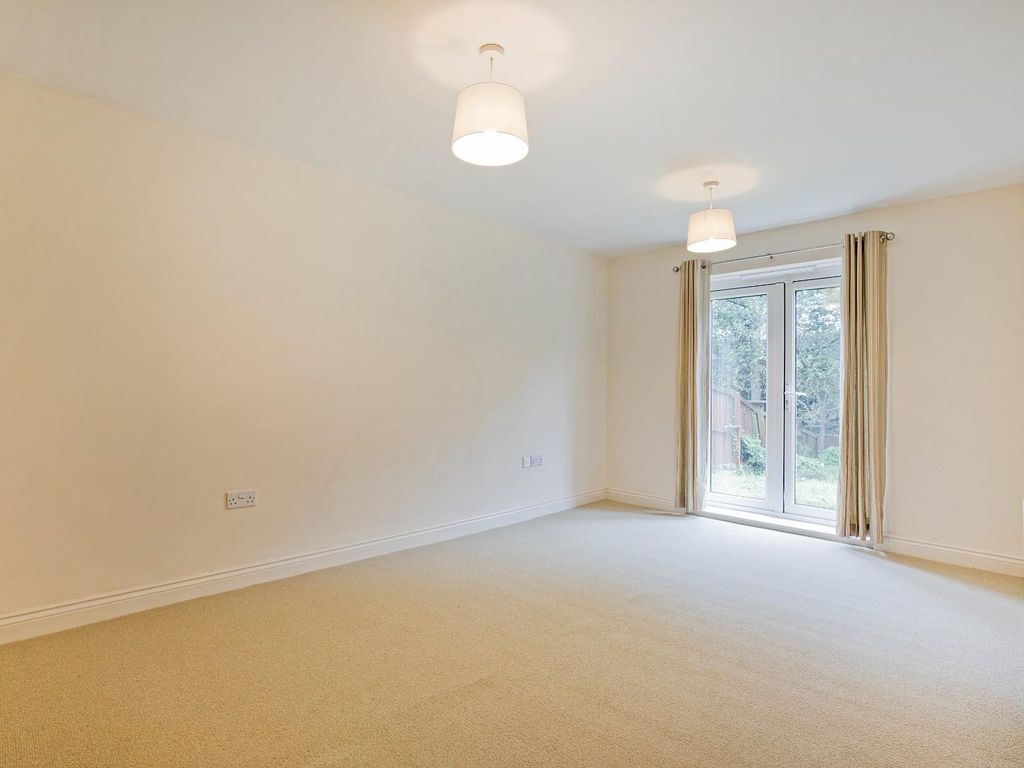 2 bed flat for sale in Low Beck, Ilkley LS29, £165,000