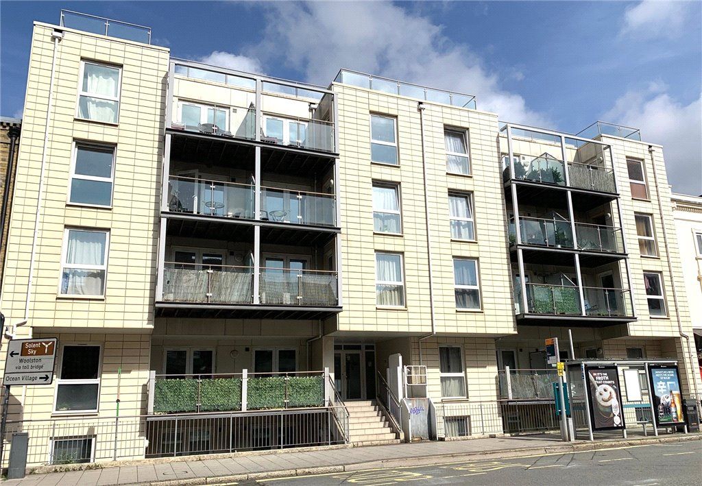 1 bed flat for sale in Canute Road, Southampton, Hampshire SO14, £129,950