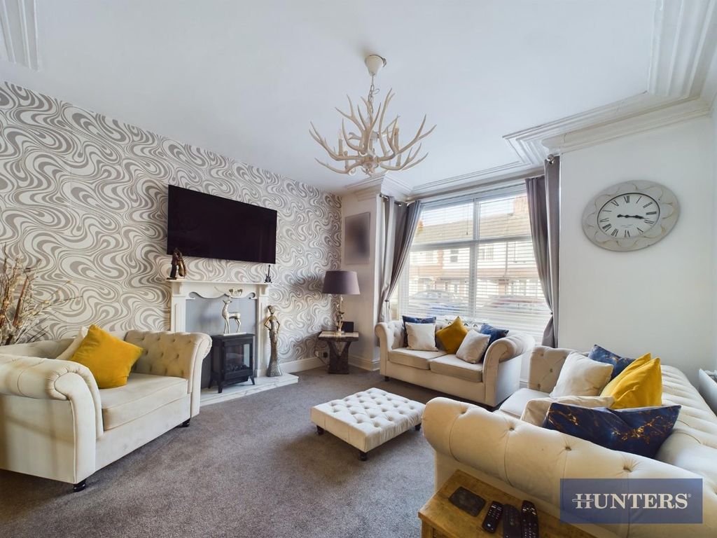 6 bed property for sale in New Burlington Road, Bridlington YO15, £190,000