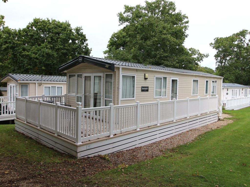 3 bed mobile/park home for sale in Woodland View, Hoburne Bashley, New Milton, Hampshire BH25, £19,950