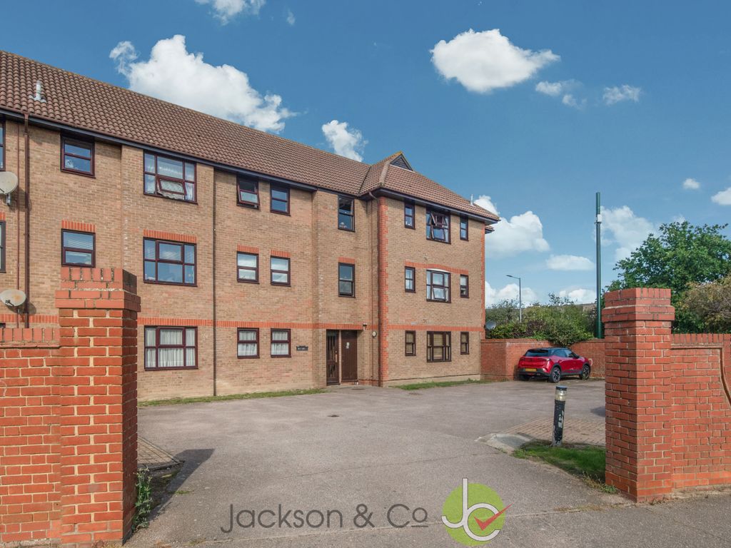 2 bed flat for sale in Hanbury Gardens, Highwoods, Colchester CO4, £150,000