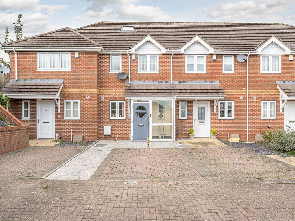 3 bed town house for sale in Compton Grove, Halesowen B63, £235,000