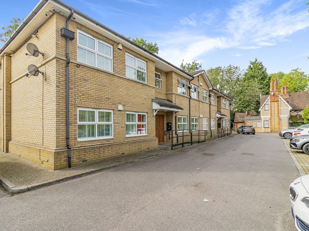 2 bed flat for sale in The Sidings, Bletchley, Milton Keynes MK2, £200,000