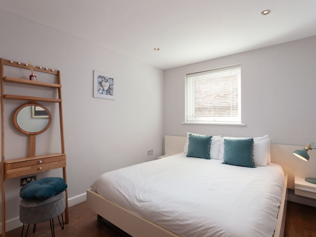 2 bed flat for sale in Bootham Row, York, North Yorkshire YO30, £285,000