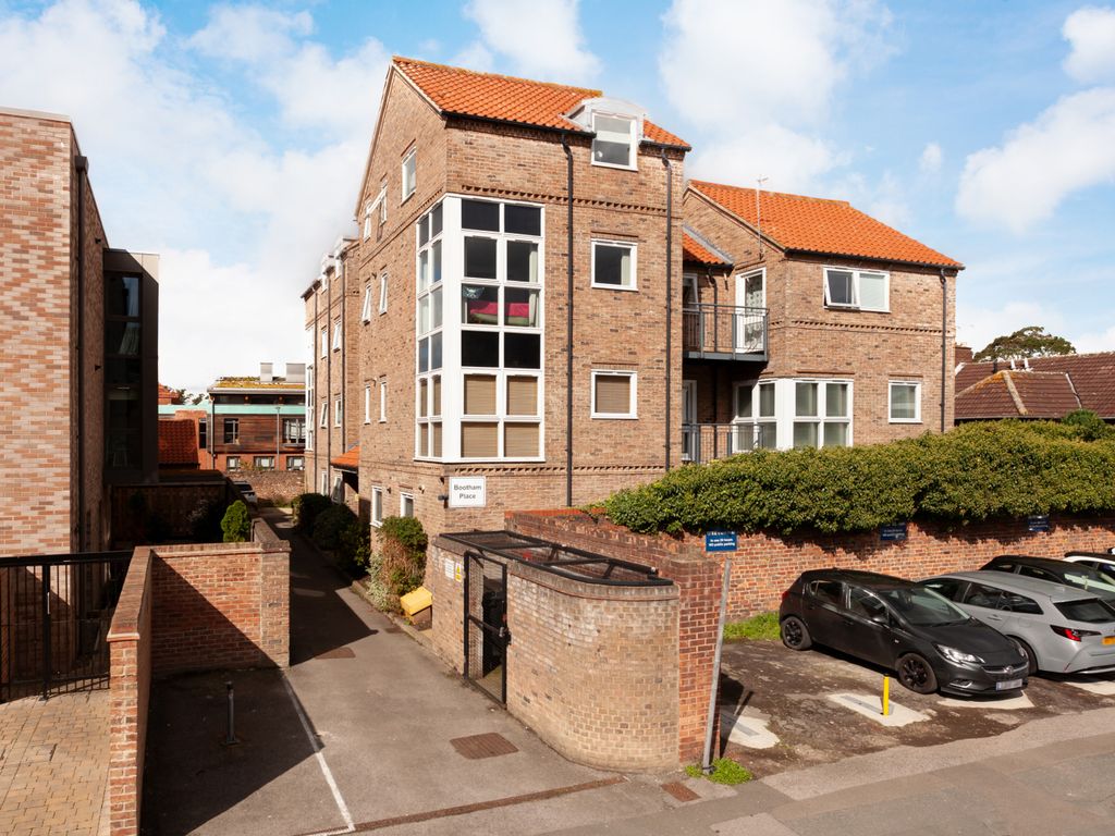 2 bed flat for sale in Bootham Row, York, North Yorkshire YO30, £285,000