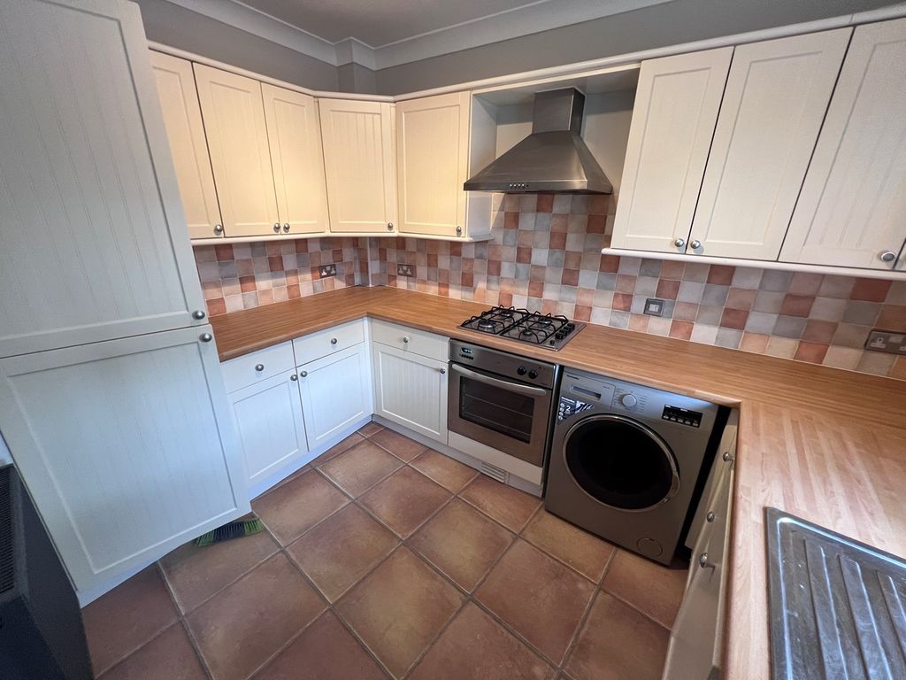 2 bed terraced house for sale in Sea View, Walmer Bridge, Preston PR4, £112,000