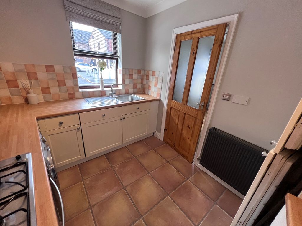 2 bed terraced house for sale in Sea View, Walmer Bridge, Preston PR4, £112,000