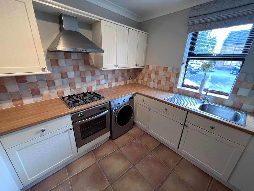 2 bed terraced house for sale in Sea View, Walmer Bridge, Preston PR4, £112,000