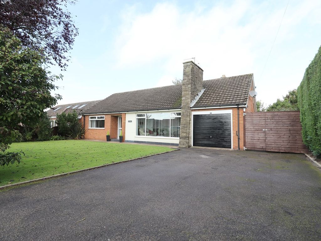 3 bed detached bungalow for sale in Mill Road, Crowle, Scunthorpe DN17, £300,000