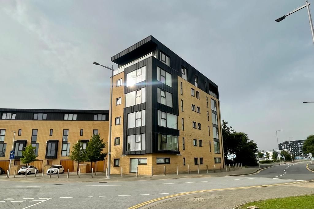 2 bed flat for sale in Empire Way, Cardiff, South Glamorgan CF11, £220,000