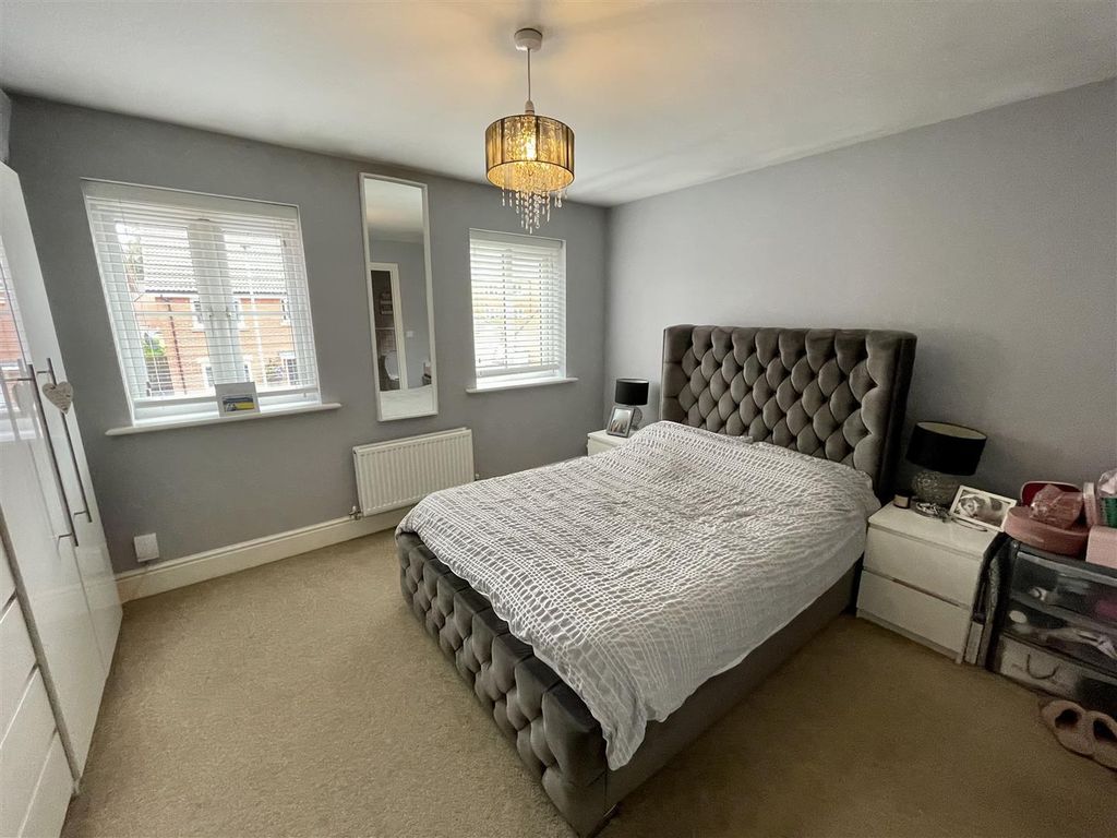 4 bed property for sale in Greener Drive, Darlington DL1, £280,000