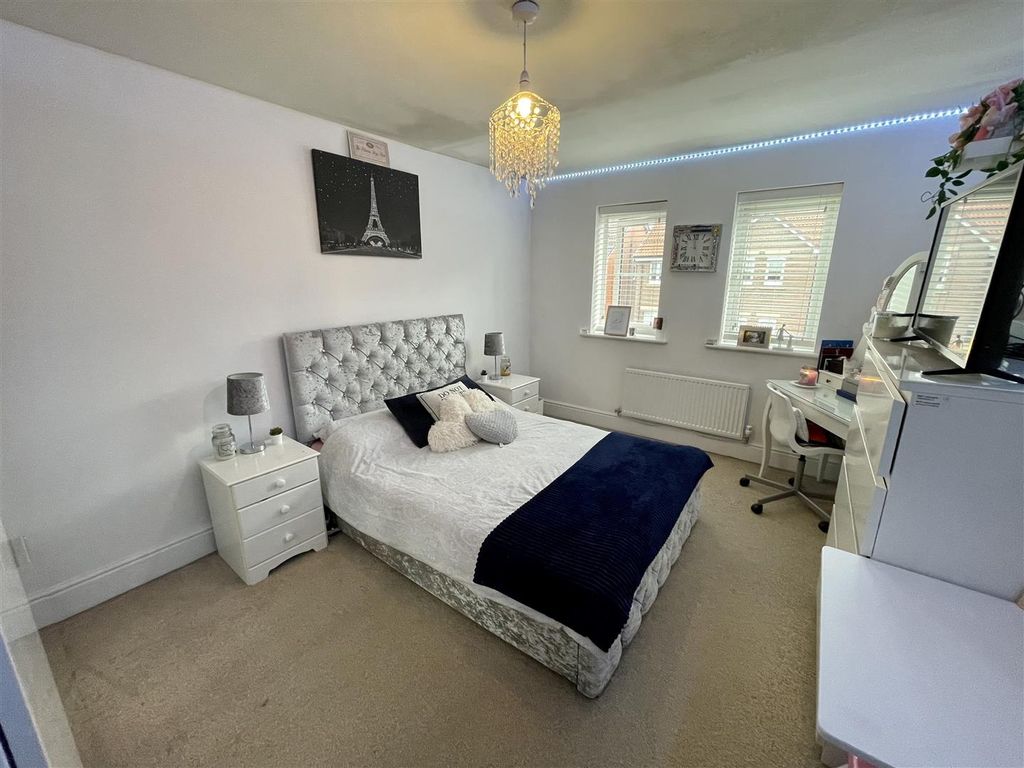 4 bed property for sale in Greener Drive, Darlington DL1, £280,000