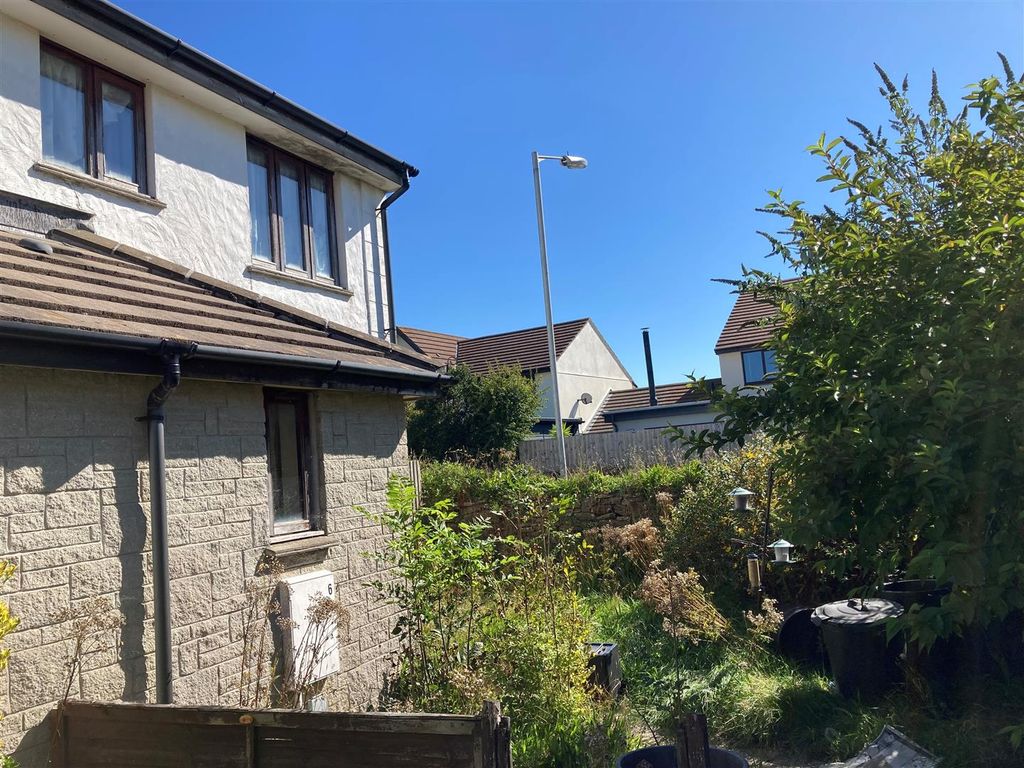 2 bed end terrace house for sale in Seneschall Park, Helston TR13, £87,500