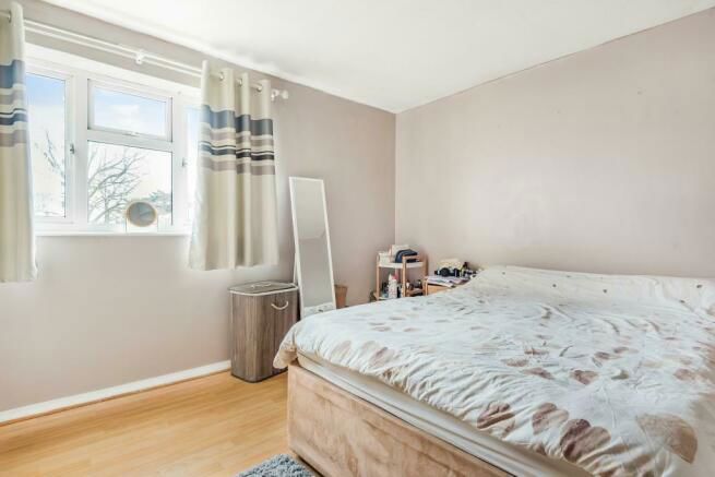 3 bed flat for sale in Long Chaulden, Hemel Hempstead HP1, £200,000