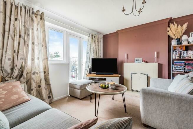 3 bed flat for sale in Long Chaulden, Hemel Hempstead HP1, £200,000