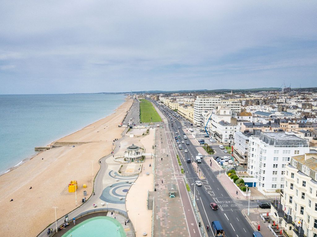 1 bed flat for sale in Cavendish Place, Brighton BN1, £325,000