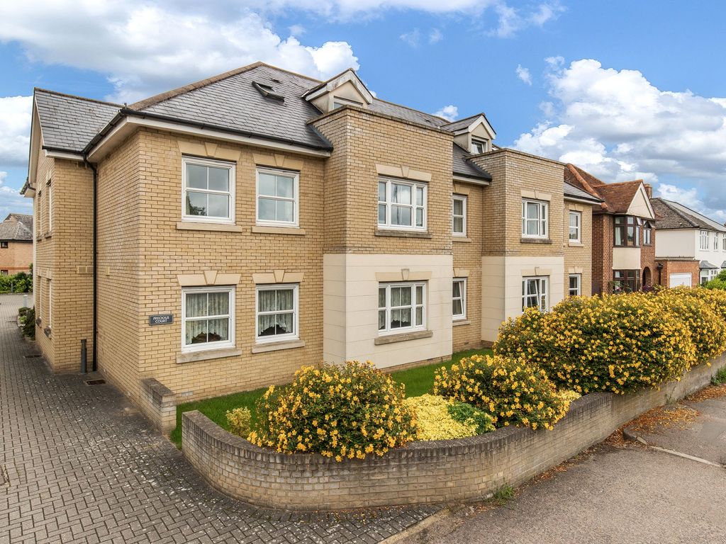 2 bed flat for sale in Melbourn Road, Royston SG8, £250,000