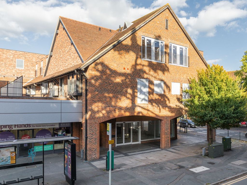 1 bed flat for sale in Victoria Road, Horley RH6, £210,000