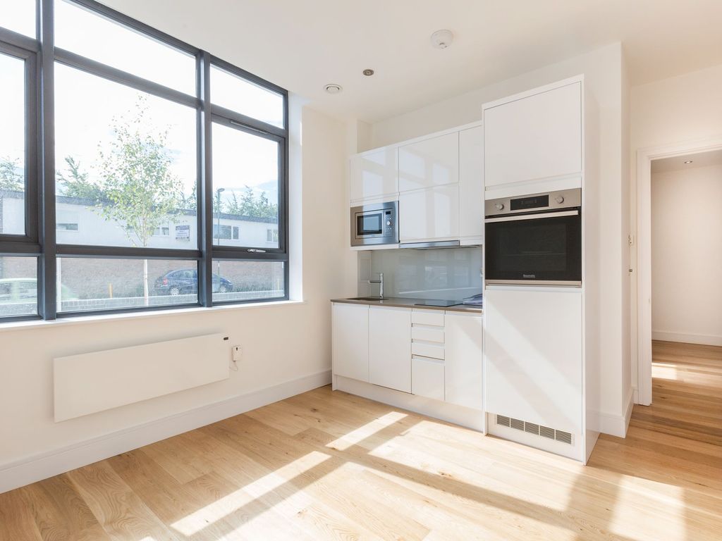 1 bed flat for sale in Burrell Road, Haywards Heath RH16, £190,000