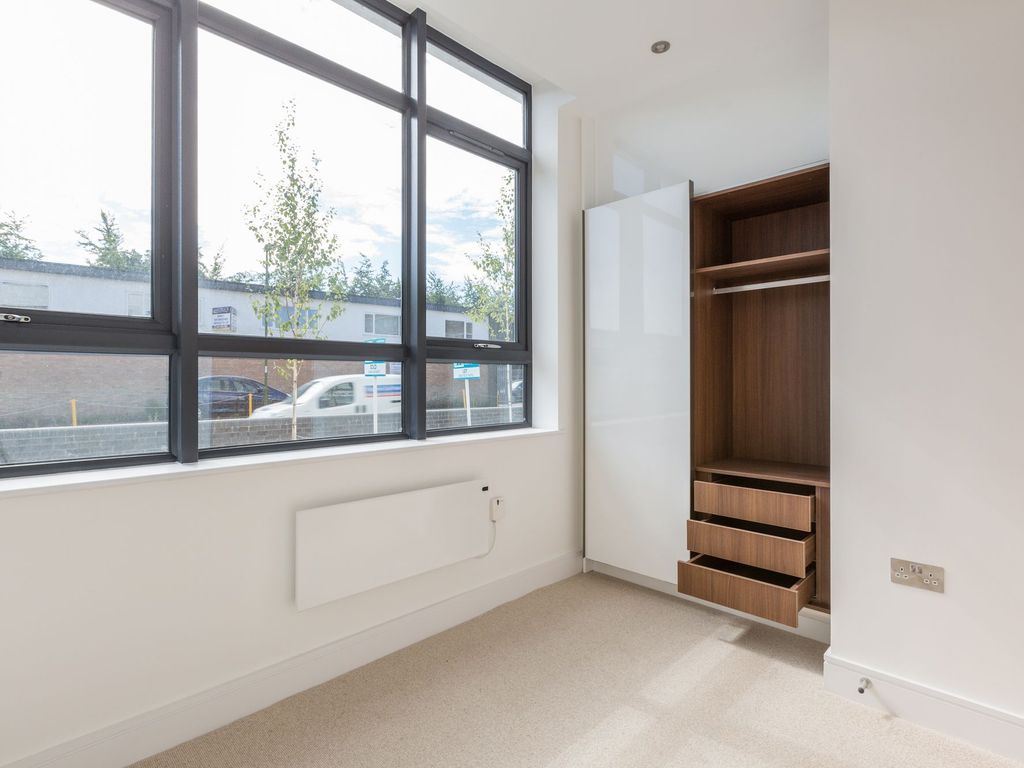 1 bed flat for sale in Burrell Road, Haywards Heath RH16, £190,000