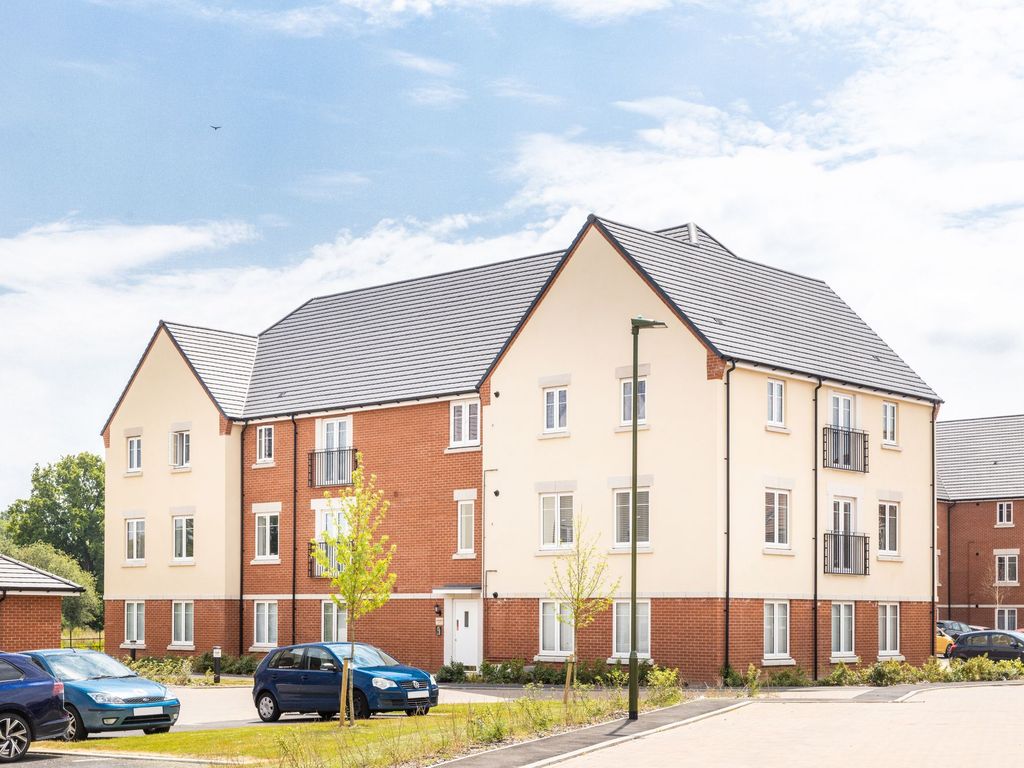 2 bed flat for sale in Eames Way, Crawley RH10, £196,000