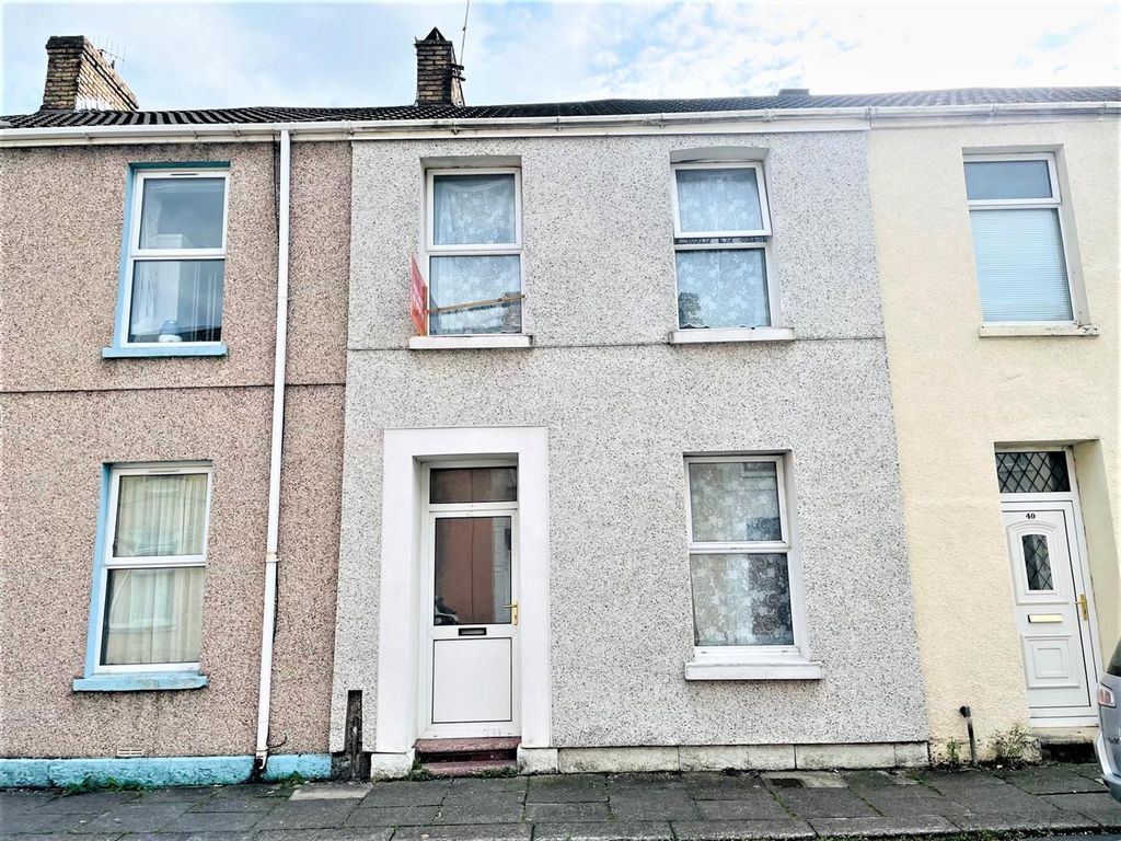 3 bed terraced house for sale in Andrew Street, Llanelli SA15, £114,995