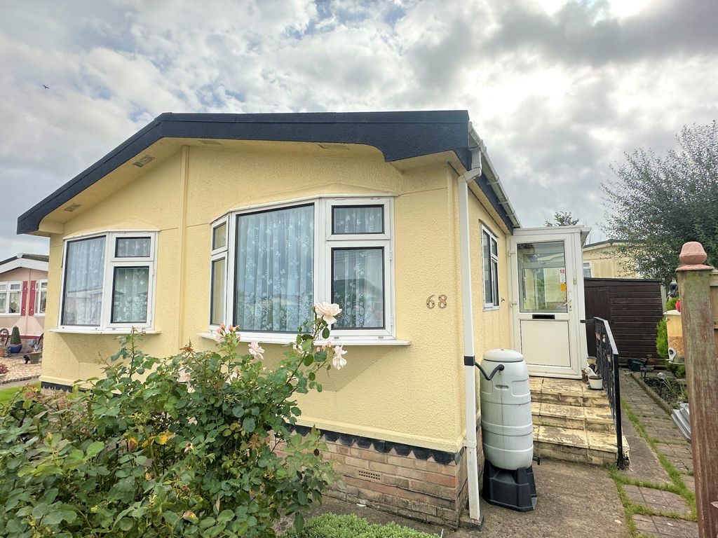 2 bed mobile/park home for sale in Firtree Avenue, Oaktree Park, Locking BS24, £110,000