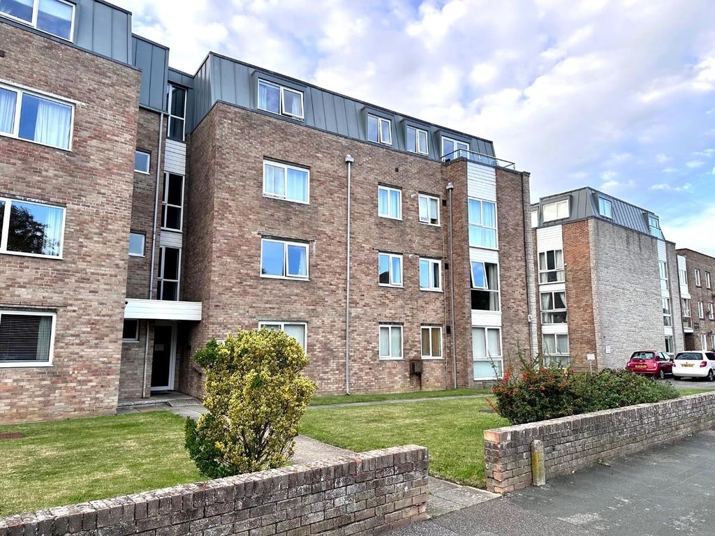 2 bed flat for sale in Alexandra Road, Weymouth DT4, £180,000