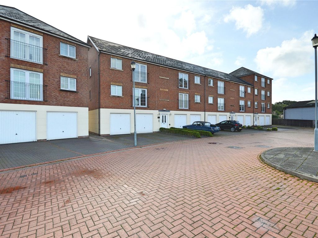2 bed flat for sale in Afon Way, Newtown, Powys SY16, £125,000
