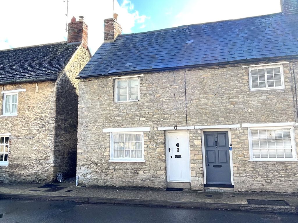 2 bed end terrace house for sale in St. John's Street, Lechlade, Gloucestershire GL7, £295,000