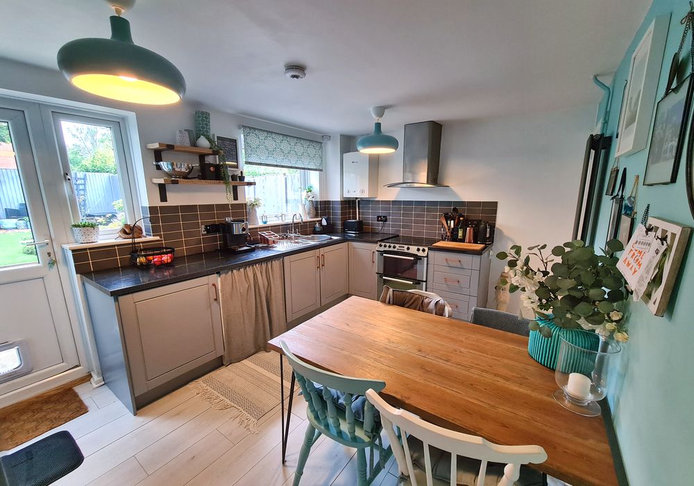 2 bed end terrace house for sale in Durley Crescent, Southampton SO40, £280,000
