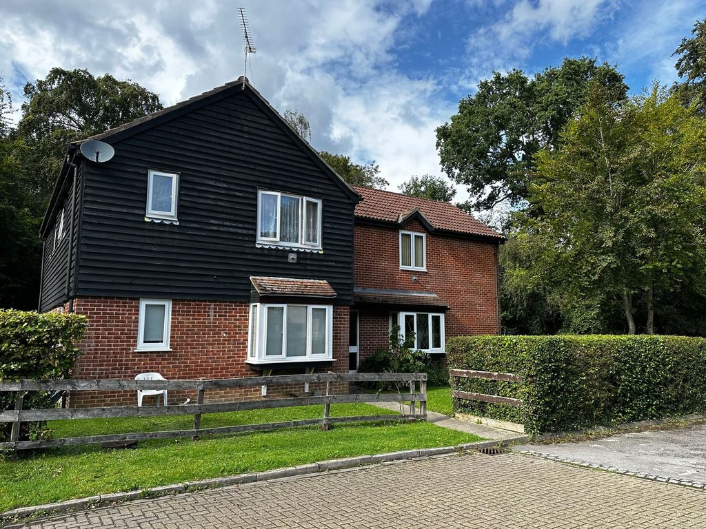1 bed flat for sale in The Brackens, Dibden Purlieu SO45, £115,000