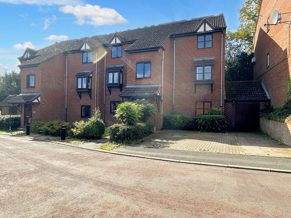 1 bed flat for sale in 43 Eton Close, Weedon NN7, £112,000