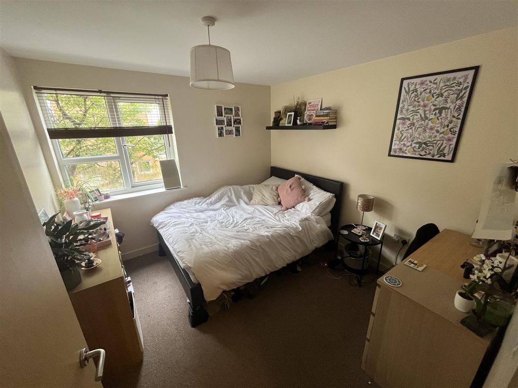 2 bed flat for sale in Reresby Court, Heol Glan Rheidol, Cardiff CF10, £150,000