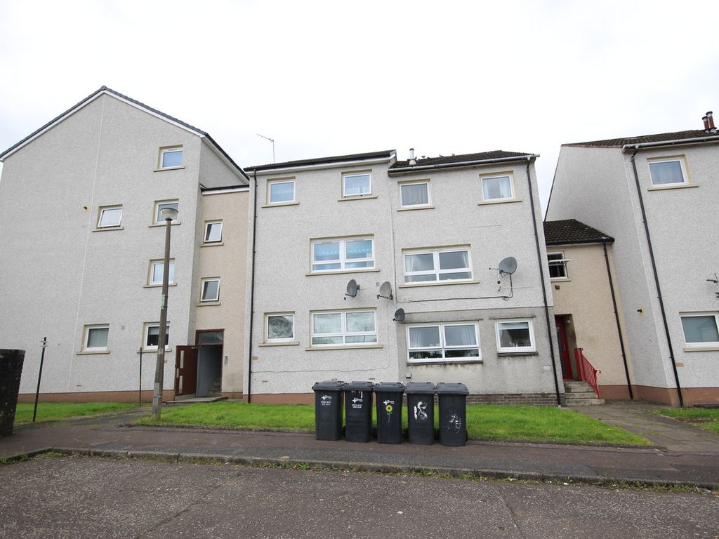1 bed flat for sale in South Barrwood Road, Kilsyth G65, £40,000