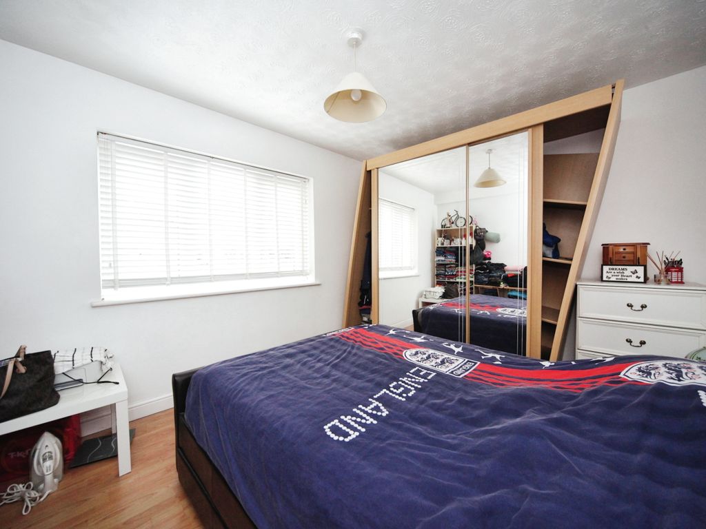 1 bed flat for sale in Chapel Street, Luton, Bedfordshire LU1, £140,000