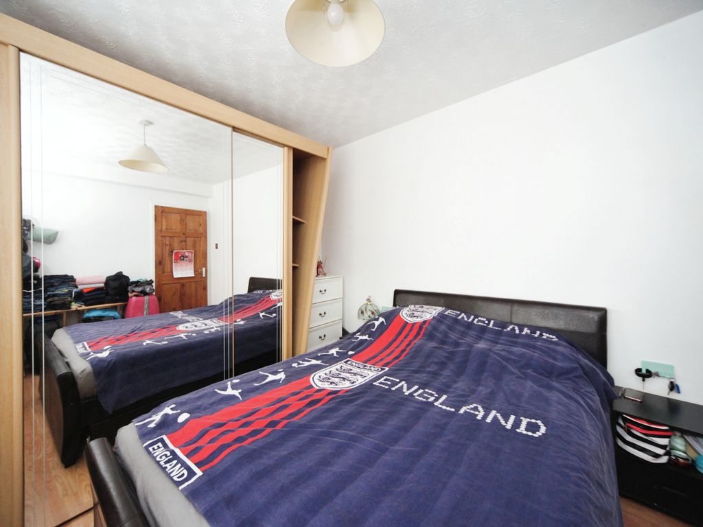 1 bed flat for sale in Chapel Street, Luton, Bedfordshire LU1, £140,000