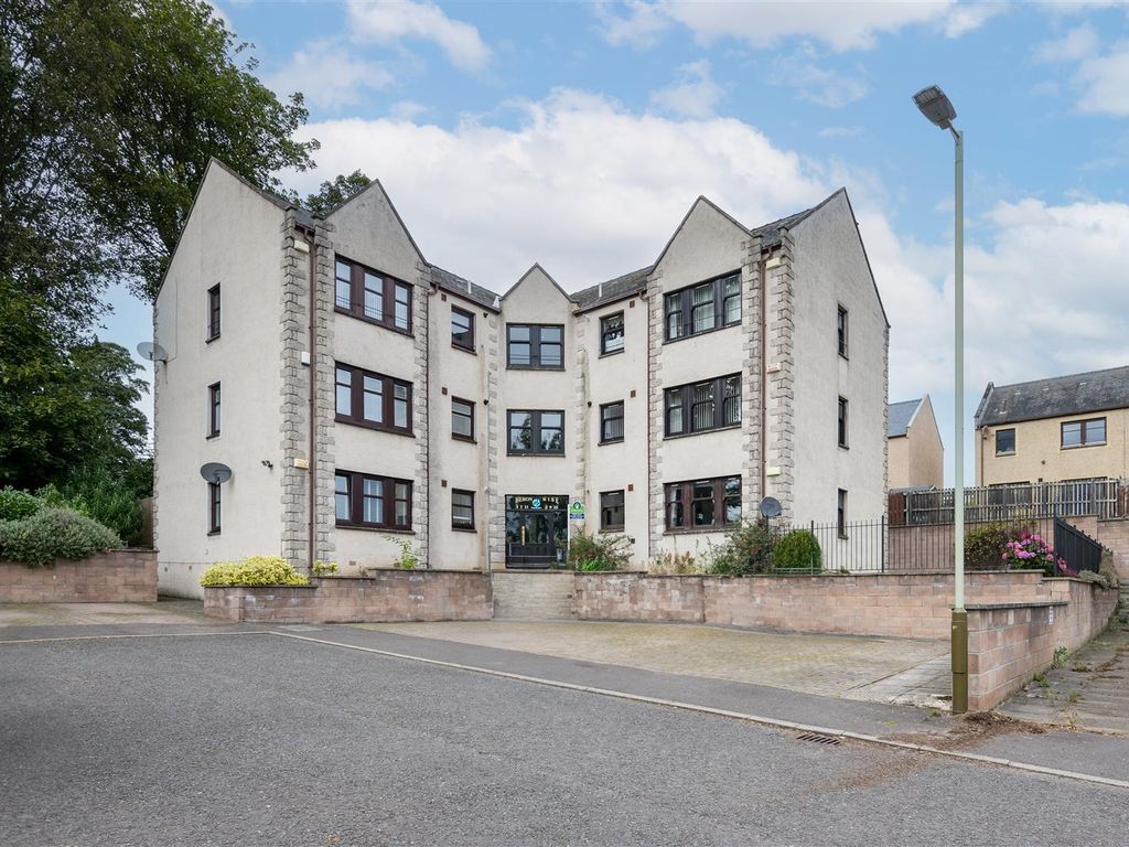 3 bed flat for sale in Heron Rise, Dundee DD4, £150,000